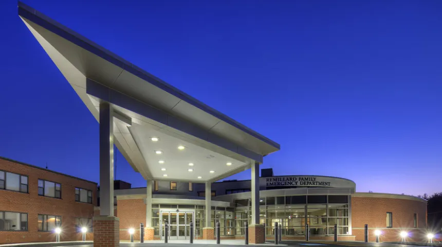 The entrance to the Harrington Hospital Webster Campus Emergency Department entrance, at night.
